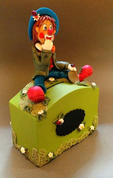 Tirelire avec clown en porcelaine froide