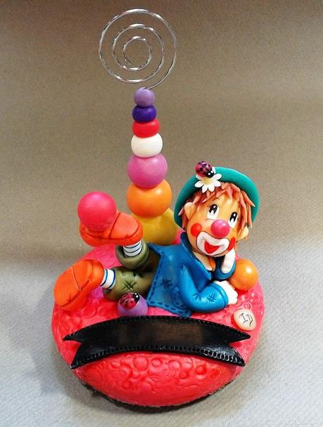 Porte-photos avec clown en porcelaine froide