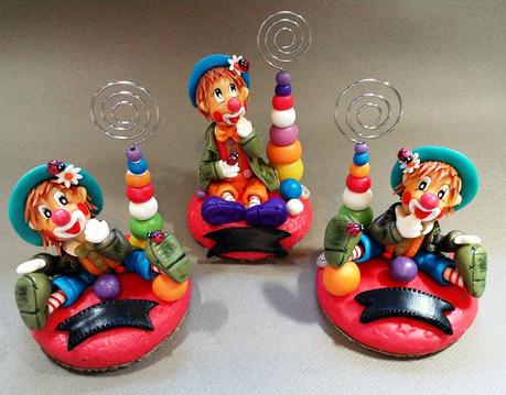 Porte-photos avec clown en porcelaine froide