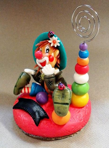 Porte-photos avec clown en porcelaine froide