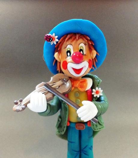 Clown violoniste en porcelaine froide Clown violoniste en porcelaine froide