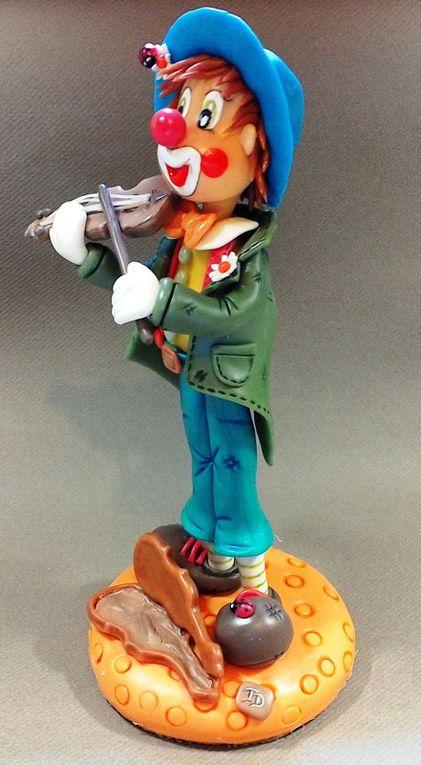 Clown violoniste en porcelaine froide Clown violoniste en porcelaine froide