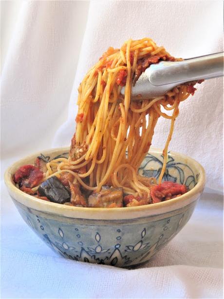 Spaghetti aux aubergines & poivrons Spaghetti aux aubergines & poivrons