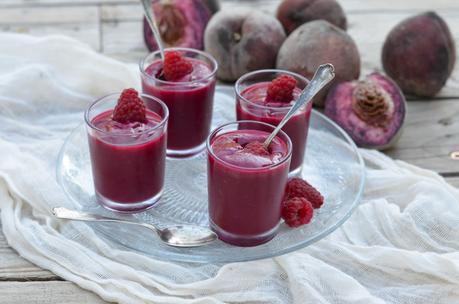 Soupe de pêches de vigne et framboises