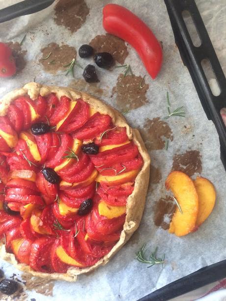 Cuillère et saladier : Tarte tomate-nectarine au romarin  vegan 