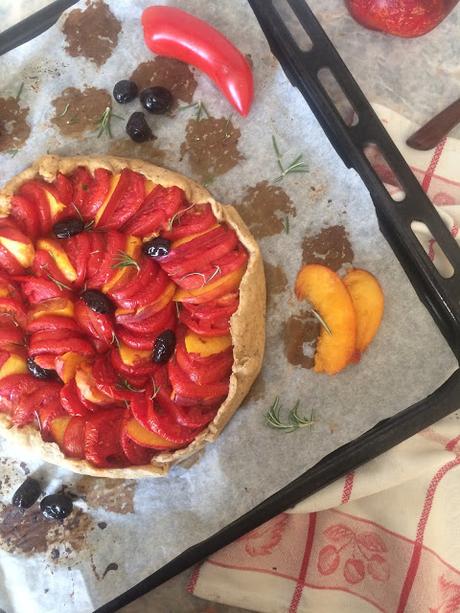 Cuillère et saladier : Tarte tomate-nectarine au romarin  vegan 