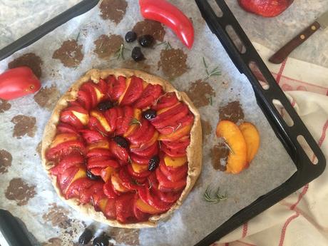 Cuillère et saladier : Tarte tomate-nectarine au romarin  vegan 