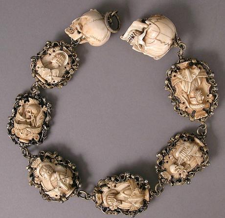 TetedoubleFbis Memento Mori. Carved ivory rosary, early 16th century. Metropolitan museum of art, New York complet B