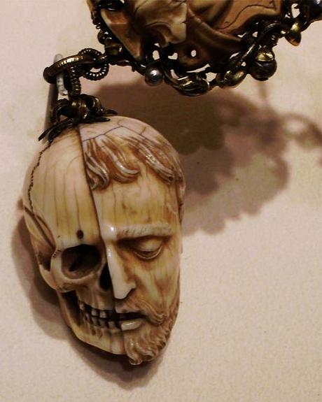 TetedoubleFbis Memento Mori. Carved ivory rosary, early 16th century. Currently in the Metropolitan museum of art, New York.