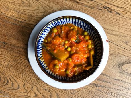 Envie d’Inde (toujours) – Curry d’aubergines et de petits pois