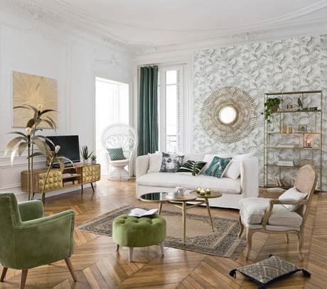 étagère métal doré salon vintage contemporain tapisserie murale fauteuil velours vert rotin blanc