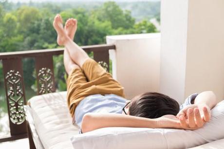 Vivre seul? Voici 6 façons de gérer l'auto-isolation comme un pro 28 Plongez au soleil