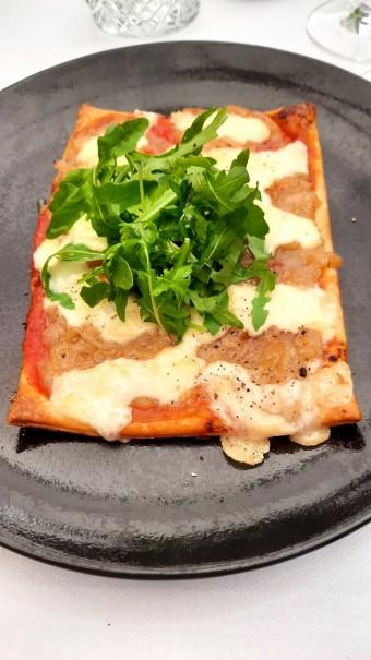 Pizzette oignons tomates... © Gourmets&co