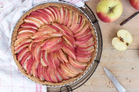 Cuillère et saladier : Tarte aux pommes pâte levée au vin blanc (vegan)