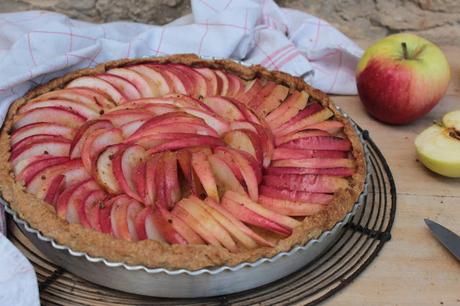 Cuillère et saladier : Tarte aux pommes pâte levée au vin blanc (vegan)