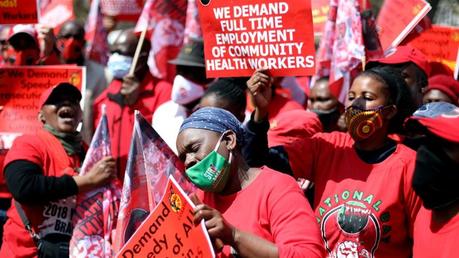 Les professionnels de santé sud-africains réclament des meilleures conditions de travail et une revalorisation salariale
