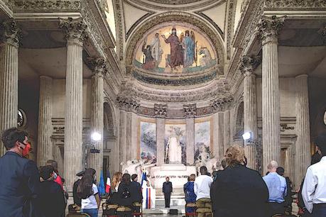 Au Panthéon de la République, Emmanuel Macron défend le droit au blasphème