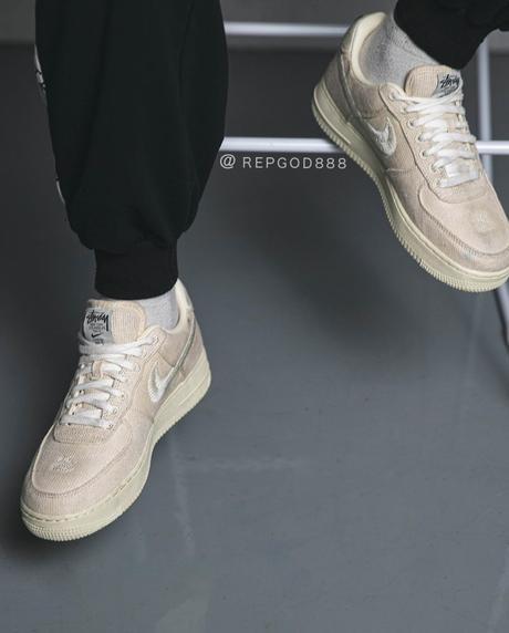 Les deux Stüssy x Nike Air Force 1 ont été révélées Les deux Stüssy x Nike Air Force 1 ont été révélées