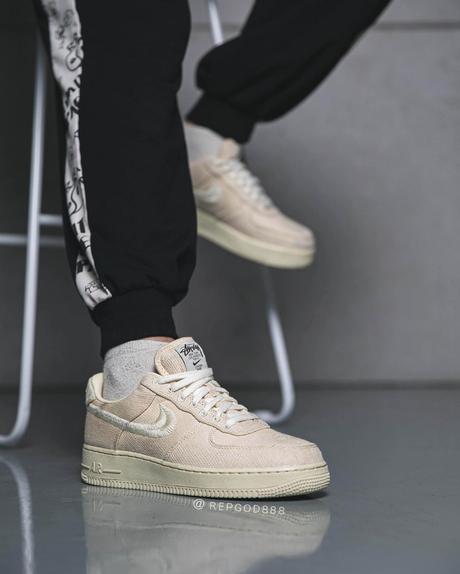 Les deux Stüssy x Nike Air Force 1 ont été révélées Les deux Stüssy x Nike Air Force 1 ont été révélées
