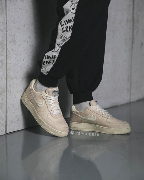 Les deux Stüssy x Nike Air Force 1 ont été révélées Les deux Stüssy x Nike Air Force 1 ont été révélées