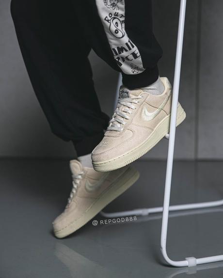 Les deux Stüssy x Nike Air Force 1 ont été révélées Les deux Stüssy x Nike Air Force 1 ont été révélées