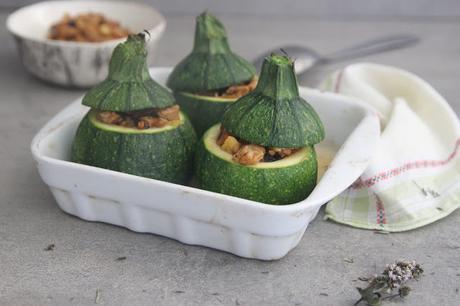 Cuillère et saladier : Courgettes farcies végétariennes aux protéines de soja texturées (PST)