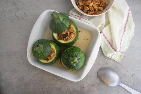 Cuillère et saladier : Courgettes farcies végétariennes aux protéines de soja texturées (PST)
