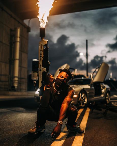 Nigel Sylvester est en grande forme dans Make It All Light Up