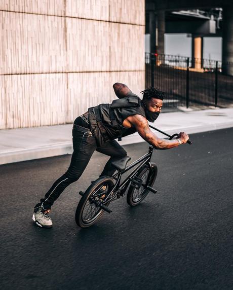 Nigel Sylvester est en grande forme dans Make It All Light Up