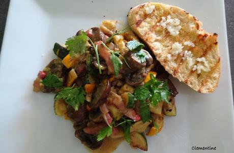 Poêlée de courgettes, champignons et lardons avec sauce moutarde et miel