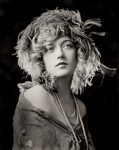 Marion Davies, portrait réalisé par le Studio Campbell Studio, New York, 1922.