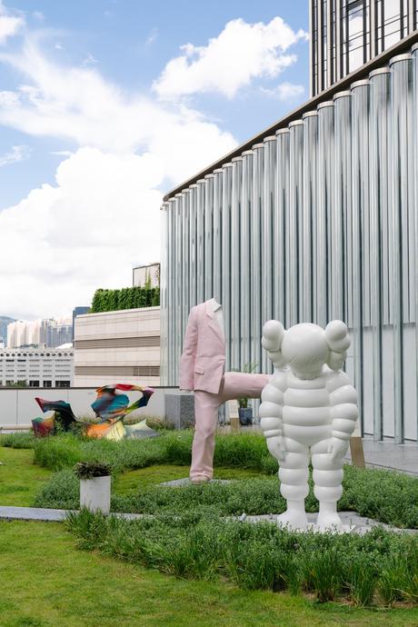Kaws installe un Chum What Party géant à Hong Kong
