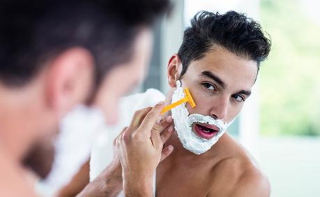 Routine beauté soin visage homme : le rasage 