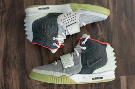 Ce sample d’une Nike Air Yeezy 2 “Mismatch” est unique au monde