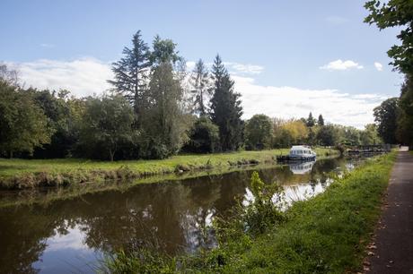 Le long du canal de Nantes à Brest