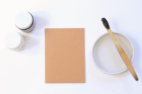 3 façon de pimper son carnet ! comment peindre brosse dent motif éclaboussure artistique feuille