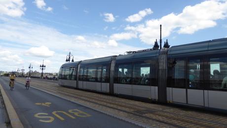 Le tram en mode « nique ta rame »
