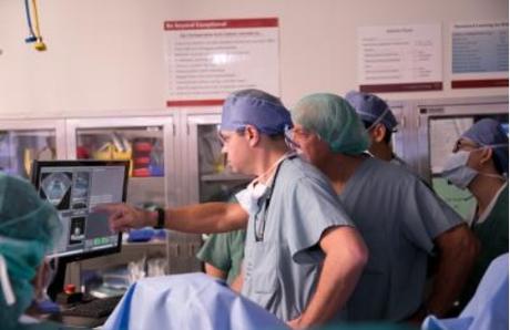 L'ablation de la prostate par HIFU est une procédure plus légère en ambulatoire avec moins d’effets secondaires (Visuel Ricardo Carrasco III, Keck Medicine USC) L'ablation de la prostate par HIFU est une procédure plus légère en ambulatoire avec moins d’effets secondaires (Visuel Ricardo Carrasco III, Keck Medicine USC)