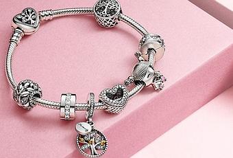 Offre bracelets et charms Pandora : 2 bijoux achetés, le 3e offert -  Paperblog