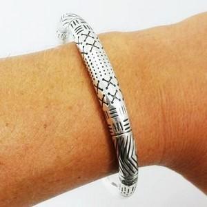 18 Bracelets personnalisés pour homme: découvrez de nos réalisations! bracelet torque argent personnalisé pour homme