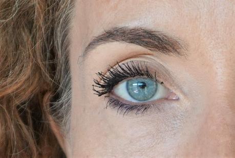 Lash Paradise base et mascara résultat Le duo Lash Paradise de L'Oréal vous fait un regard divin