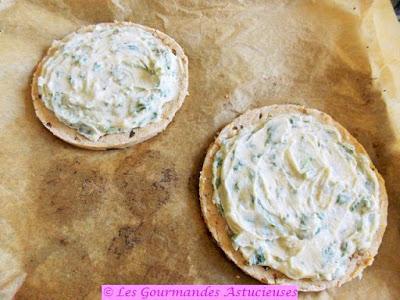 Tarte fine (sarrasin-pois chiches) aux orties et aux pommes de terre (Vegan)