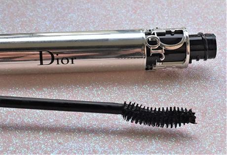Diorswhow Iconic Overcurl brosse incurvée Des cils en haute couture avec Diorswhow Iconic Overcurl