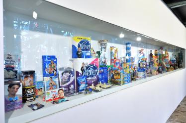 Jean François Boclé Consommons racial PHoto G. Germain pour Fondation Clément PARCOURS MARTINIQUE : CATALOGUE DE L 'EXPOSITION ATLANTIDE CARAÏBE