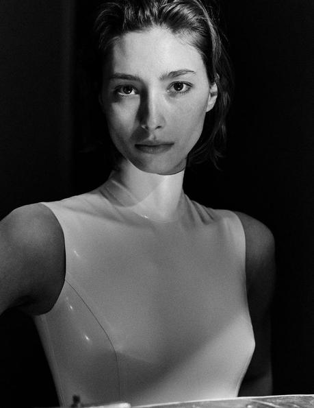 Alexandra Agoston par Chris Colls Alexandra Agoston par Chris Colls