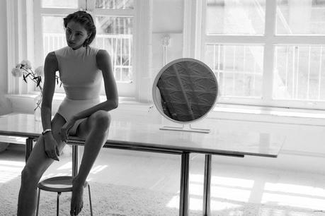 Alexandra Agoston par Chris Colls Alexandra Agoston par Chris Colls