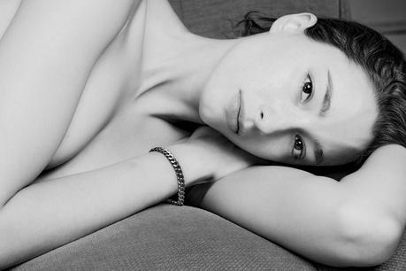 Alexandra Agoston par Chris Colls Alexandra Agoston par Chris Colls