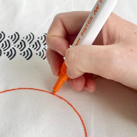 personnaliser taie oreiller coussin dessin art déco main levée