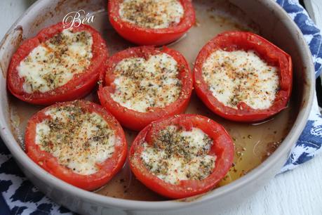 Tomates farcies au provolone et pâtes aux olives et tomates confites