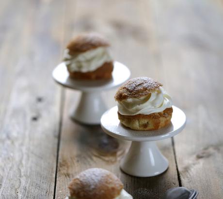 choux , chantilly Conticini , poires , noix caramélisées 